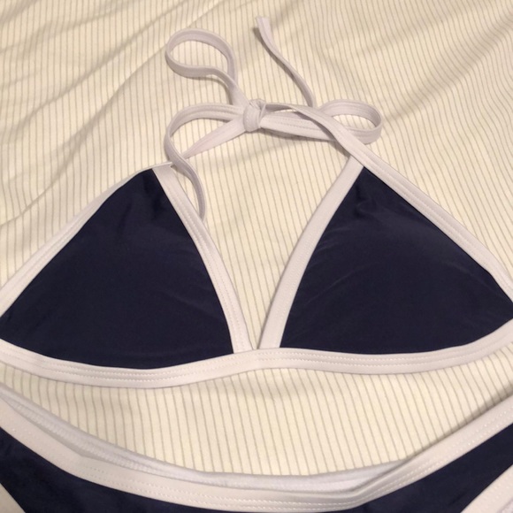 Bikini - Picture 2 of 3